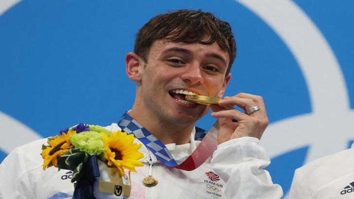 Tom Daley celebrates winning Olympic gold